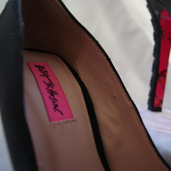 Betsey Johnson Dita: Black Platform High Heel Pumps - Women's Fashion Heel - Picture 3 of 11